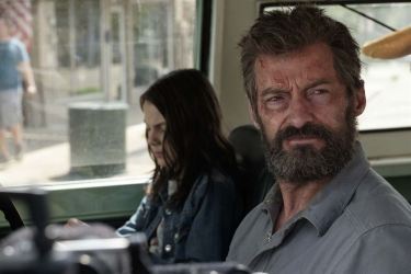 Logan (Hugh Jackman) prend la jeune mutante Laura sous son aile © Twentieth Century Fox France